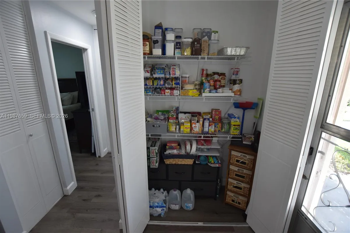 2572 E Emory Dr # F, West Palm Beach FL 33415