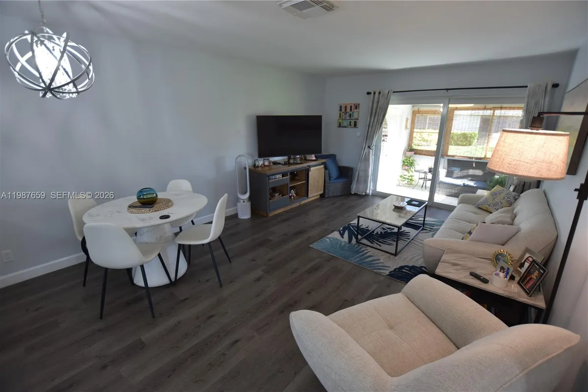 2572 E Emory Dr # F, West Palm Beach FL 33415