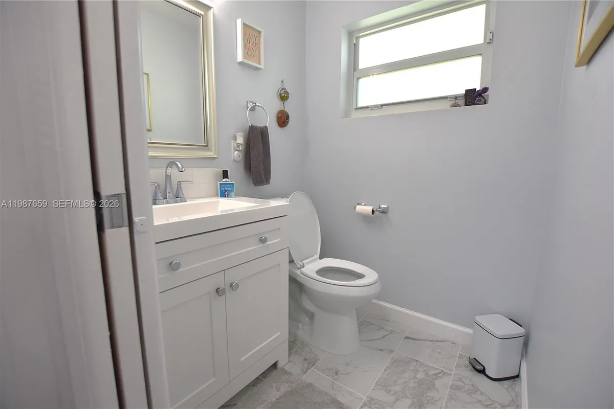 2572 E Emory Dr # F, West Palm Beach FL 33415