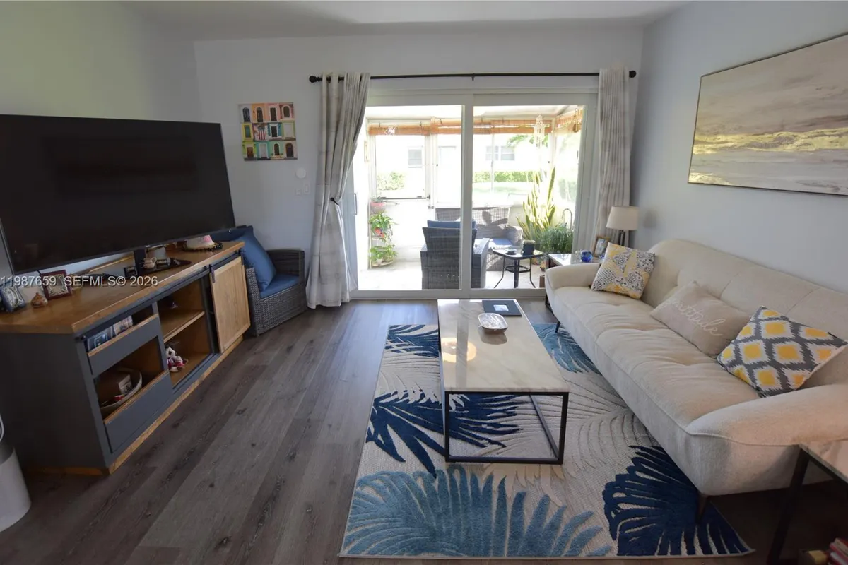 2572 E Emory Dr # F, West Palm Beach FL 33415