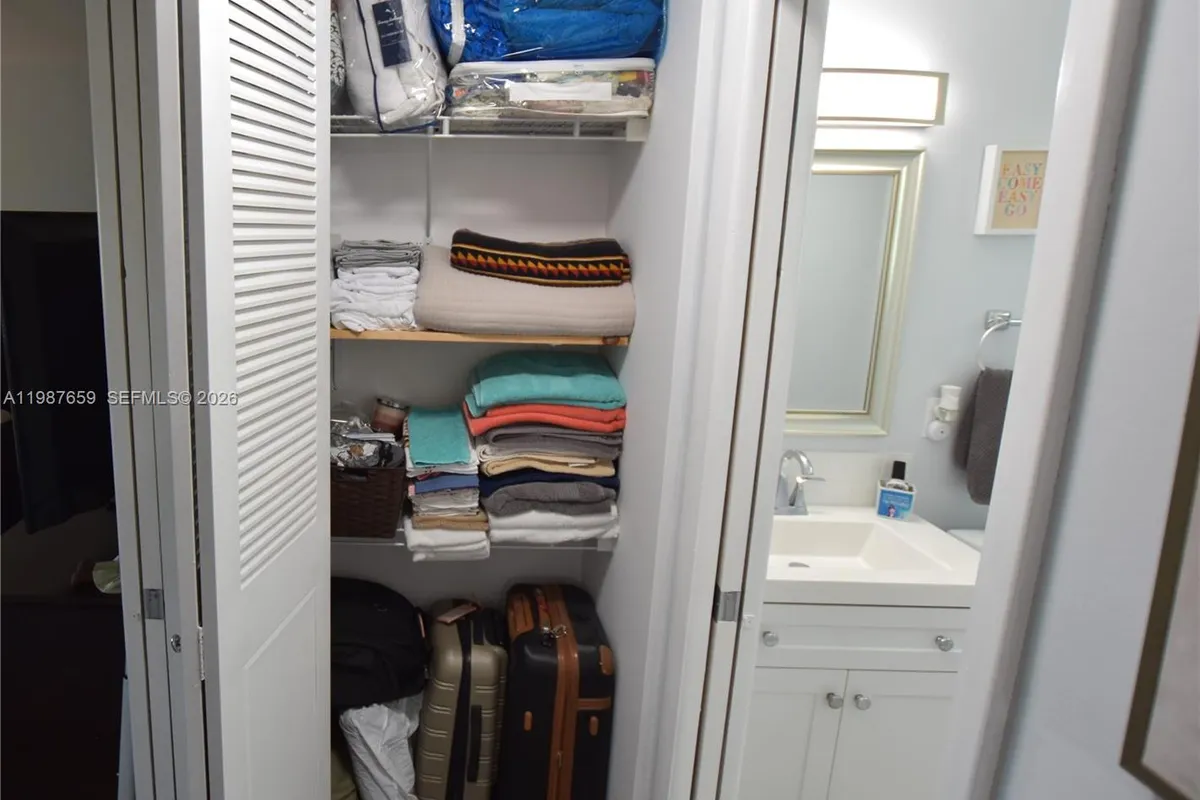 2572 E Emory Dr # F, West Palm Beach FL 33415