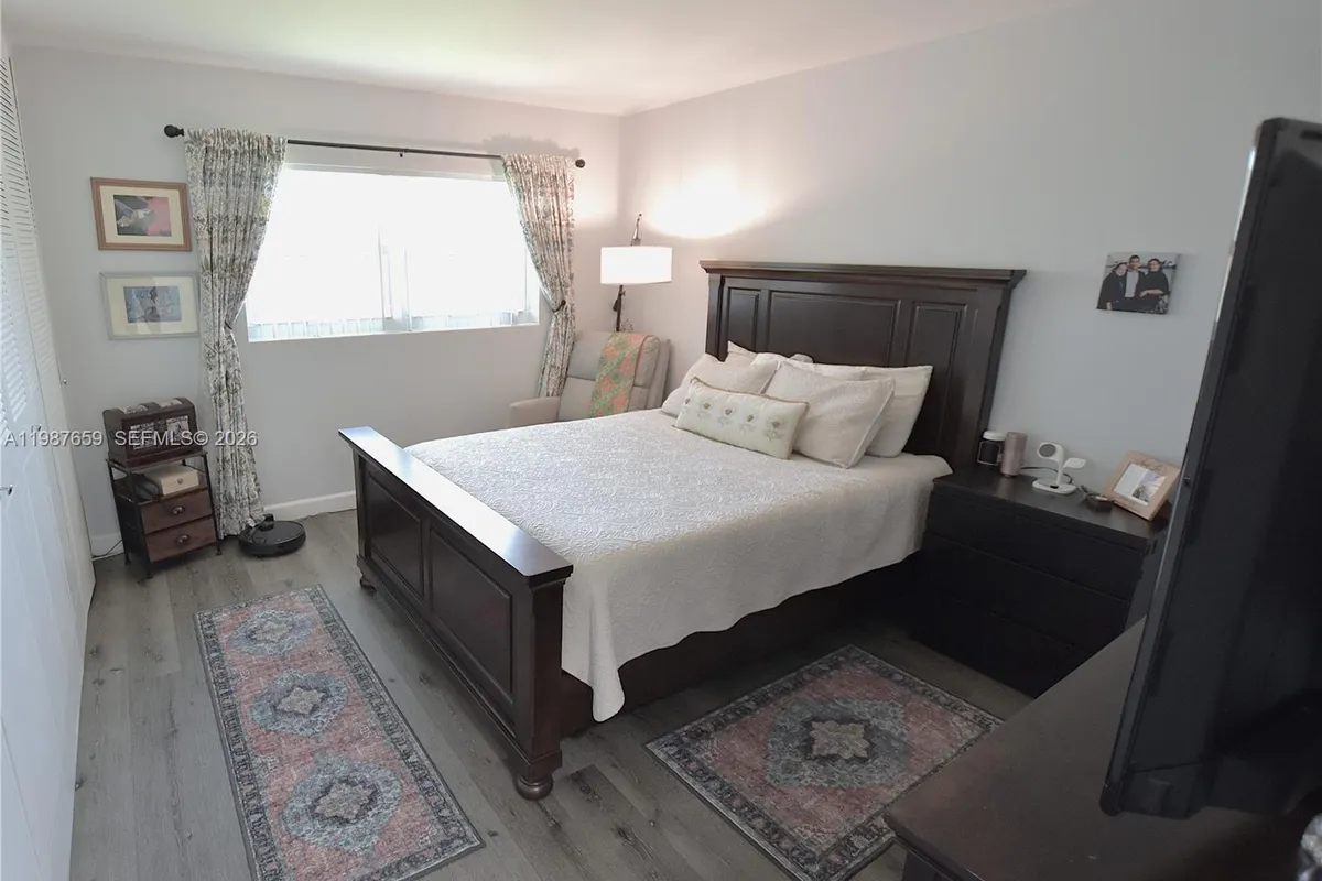 2572 E Emory Dr # F, West Palm Beach FL 33415