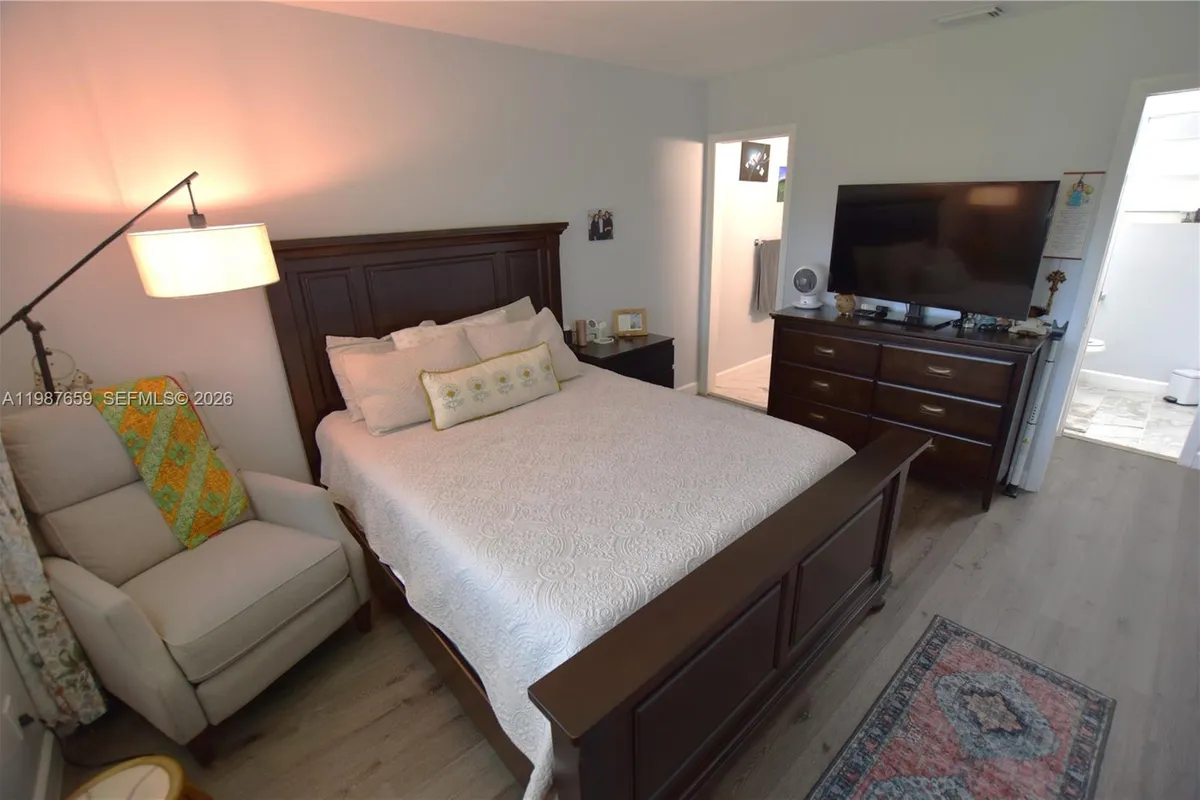 2572 E Emory Dr # F, West Palm Beach FL 33415