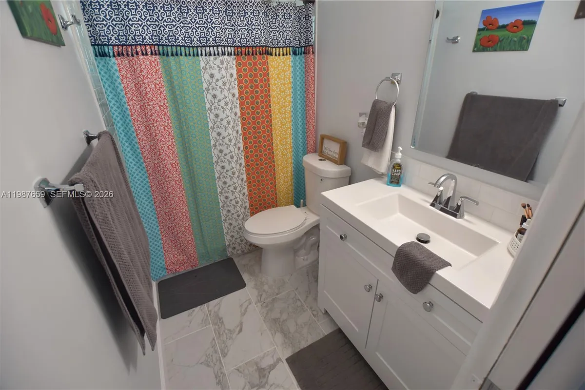 2572 E Emory Dr # F, West Palm Beach FL 33415