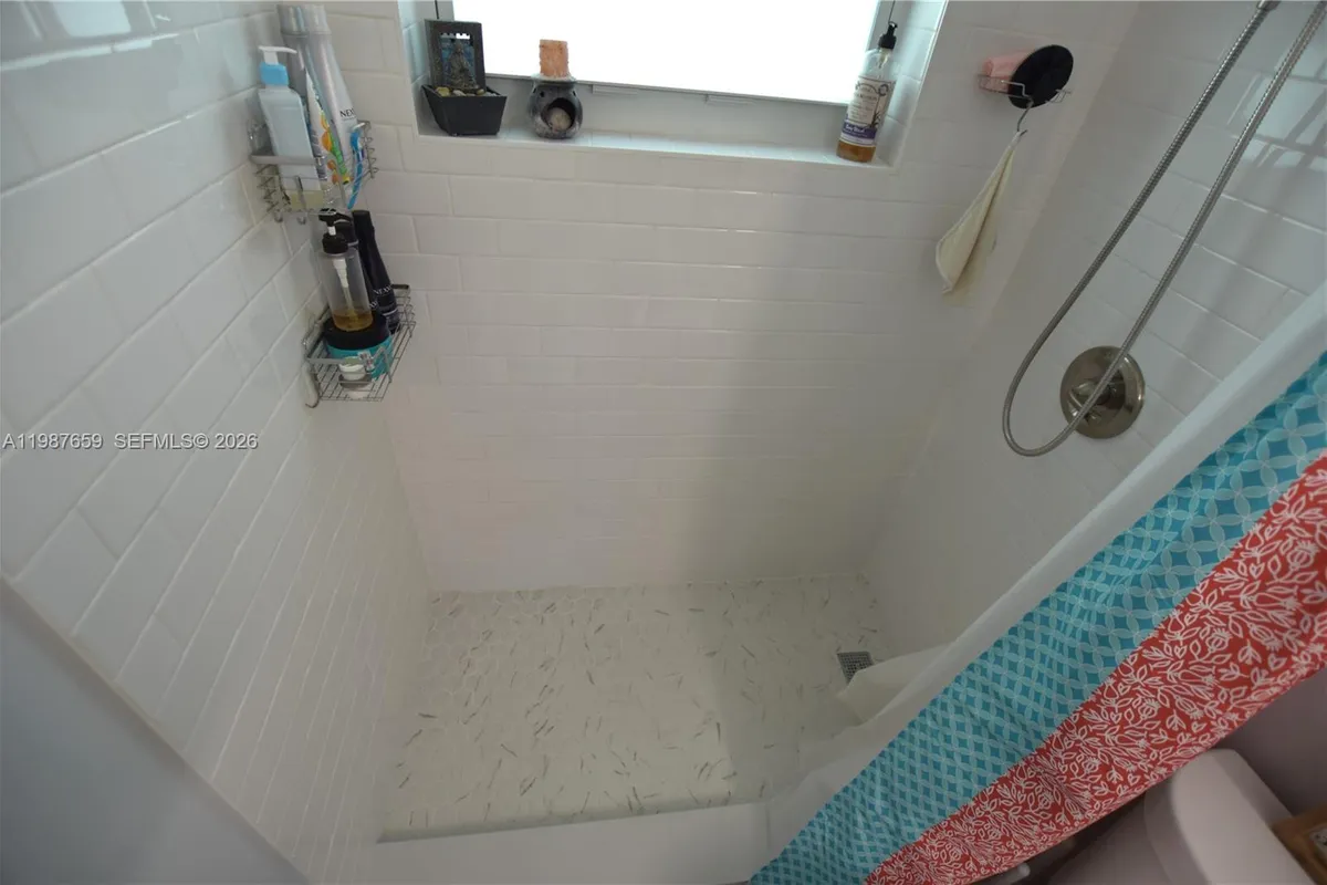 2572 E Emory Dr # F, West Palm Beach FL 33415