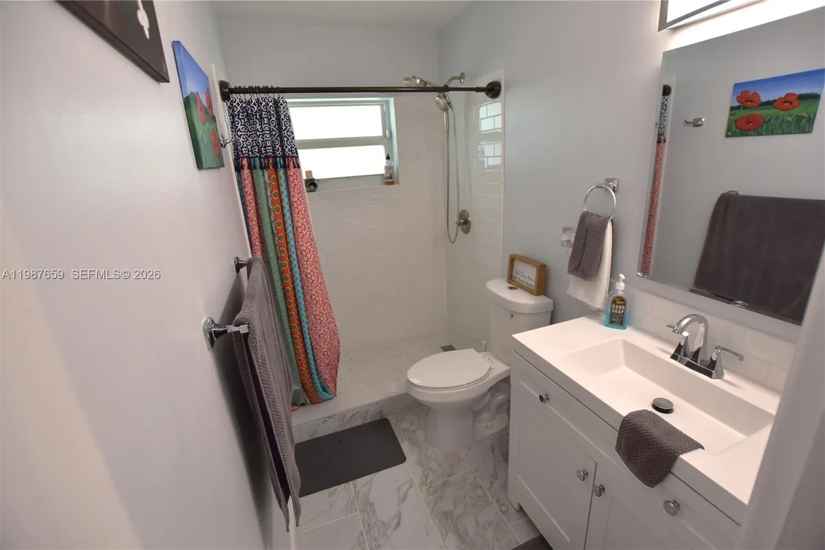 2572 E Emory Dr # F, West Palm Beach FL 33415