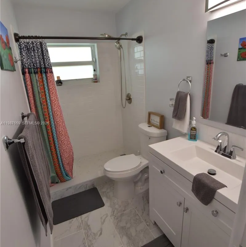 2572 E Emory Dr # F, West Palm Beach FL 33415