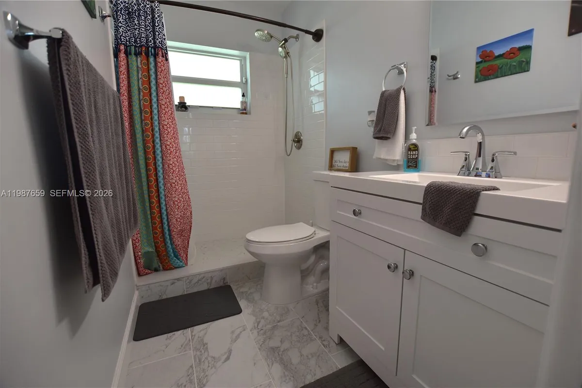 2572 E Emory Dr # F, West Palm Beach FL 33415