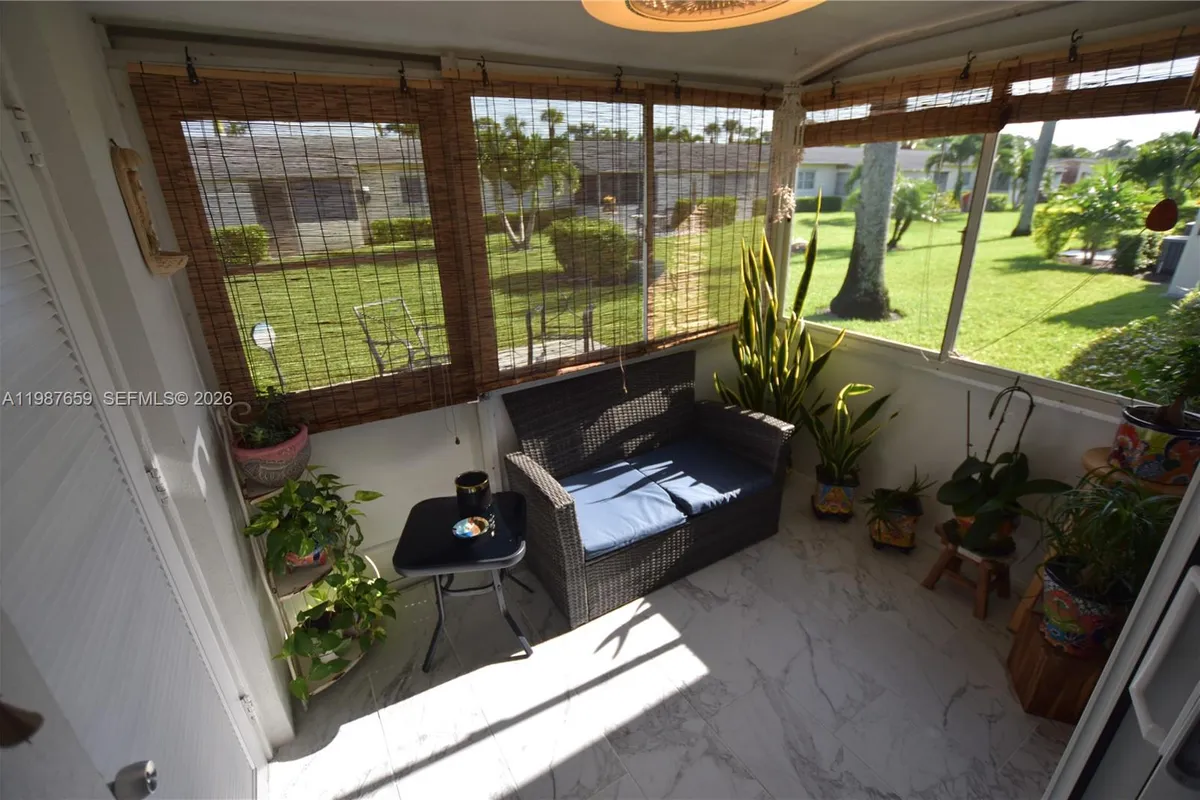 2572 E Emory Dr # F, West Palm Beach FL 33415