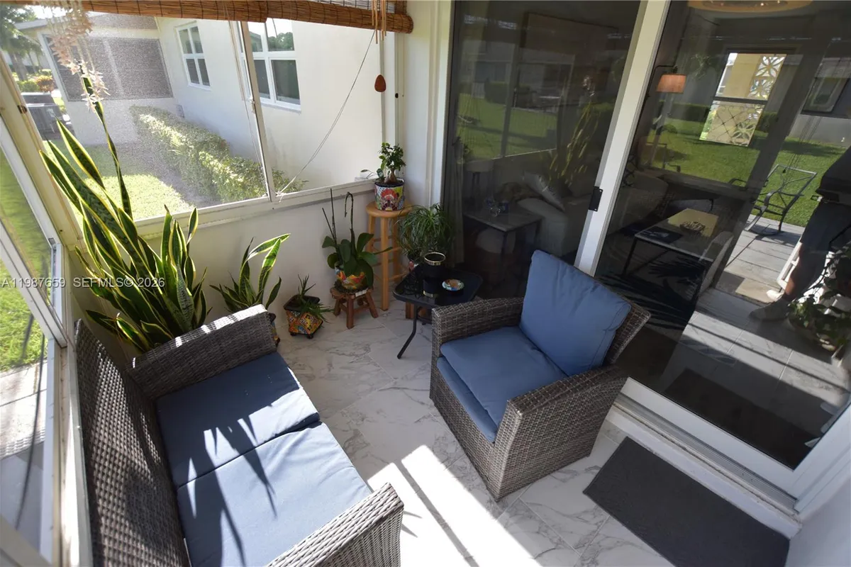 2572 E Emory Dr # F, West Palm Beach FL 33415