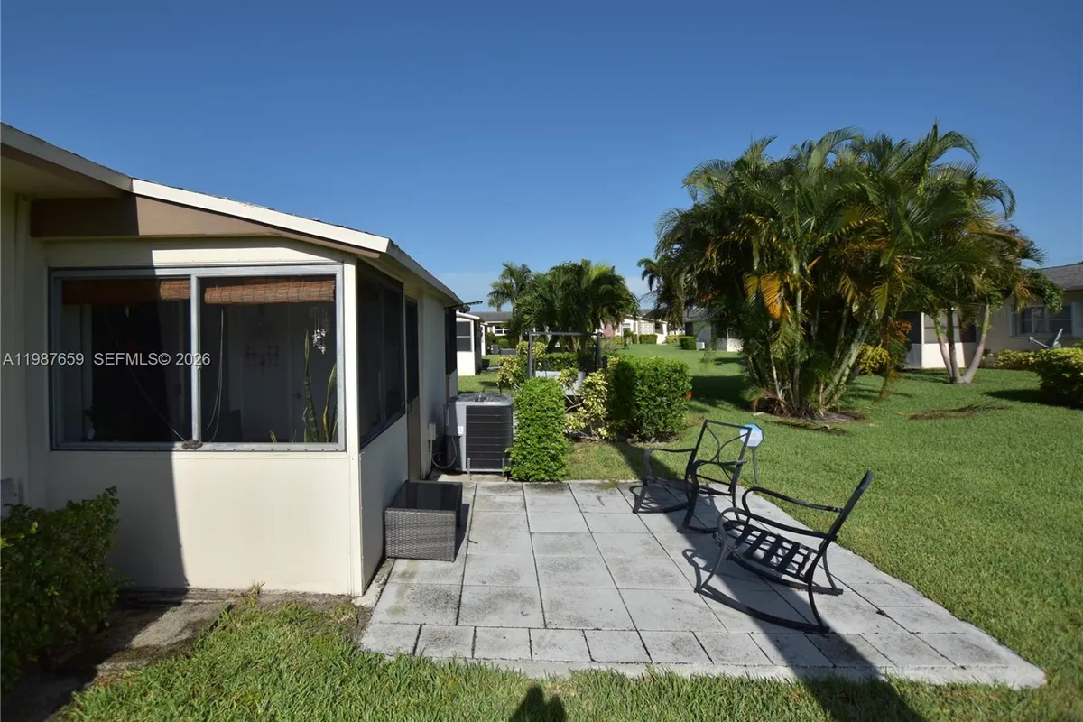 2572 E Emory Dr # F, West Palm Beach FL 33415