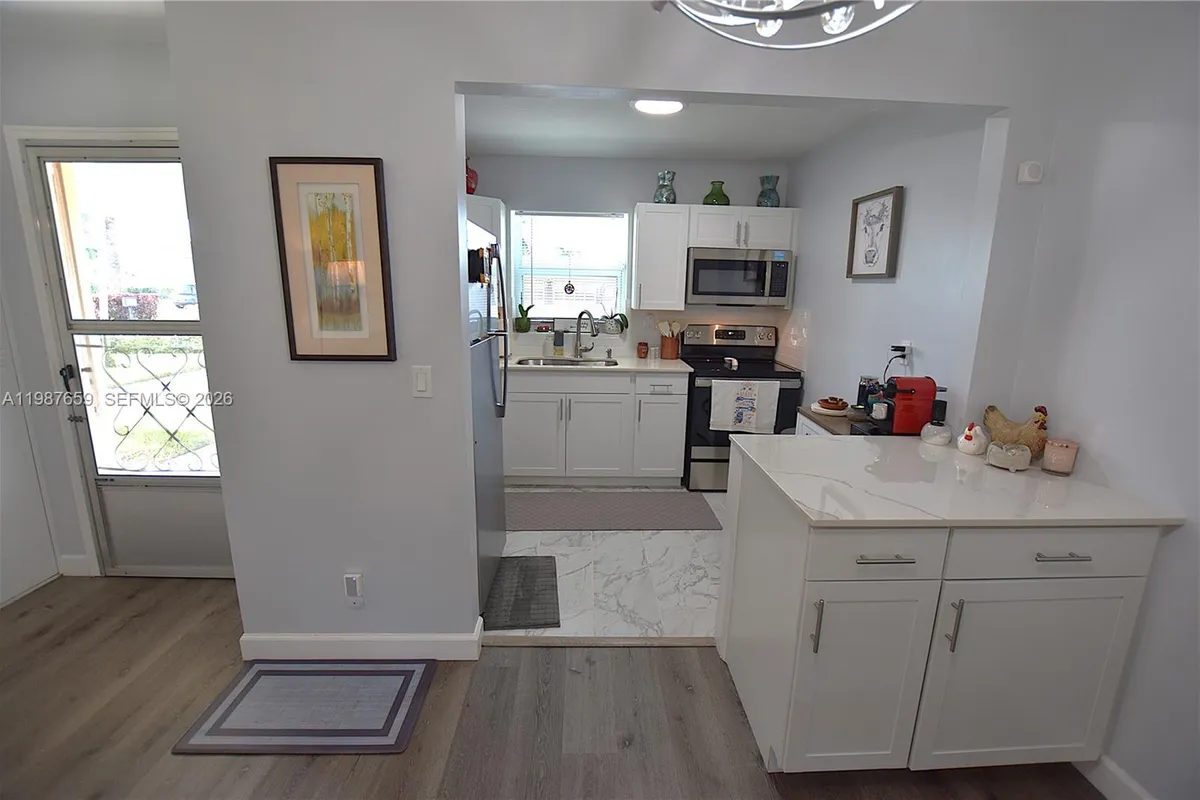 2572 E Emory Dr # F, West Palm Beach FL 33415