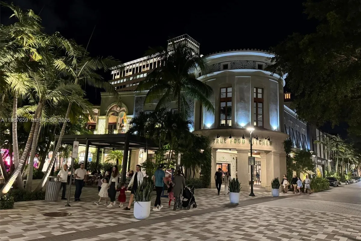 2572 E Emory Dr # F, West Palm Beach FL 33415