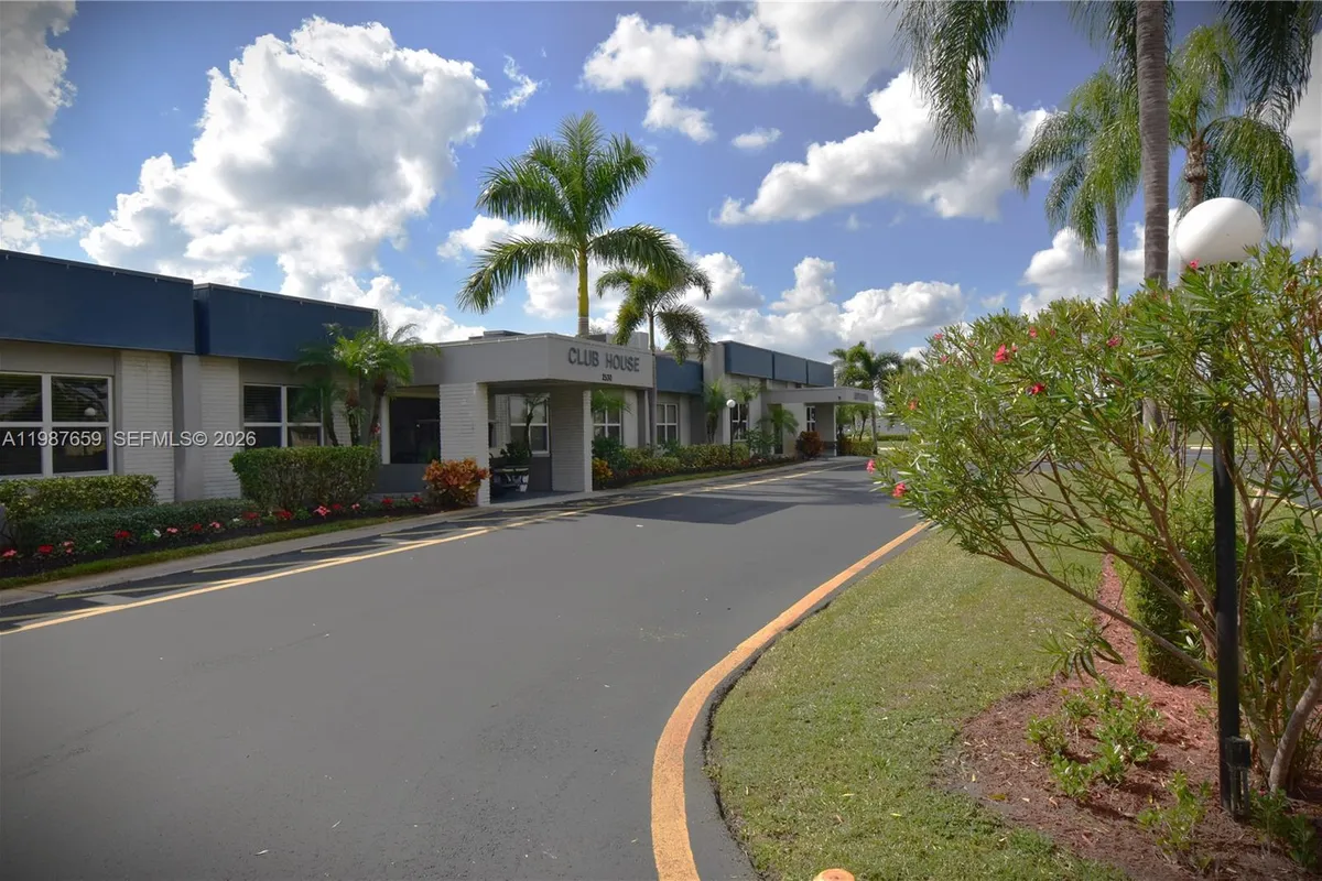 2572 E Emory Dr # F, West Palm Beach FL 33415