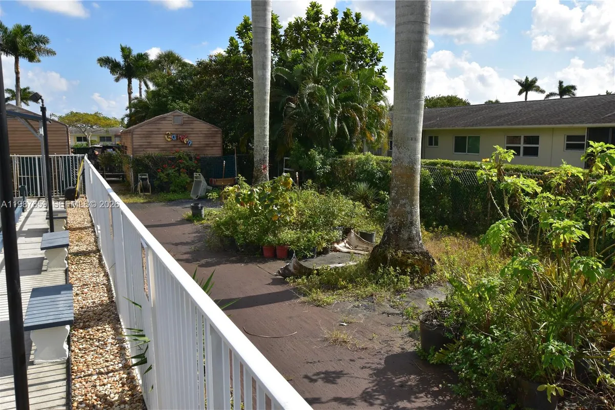 2572 E Emory Dr # F, West Palm Beach FL 33415