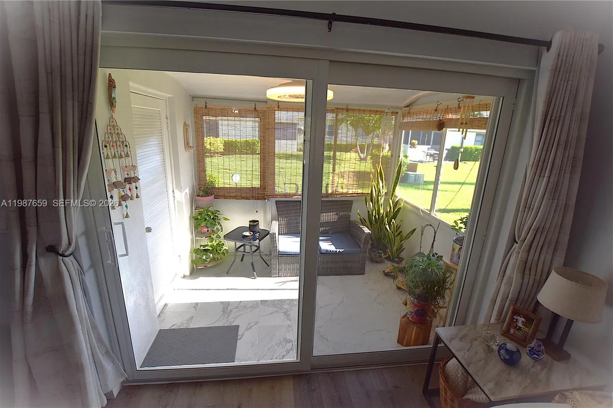 2572 E Emory Dr # F, West Palm Beach FL 33415