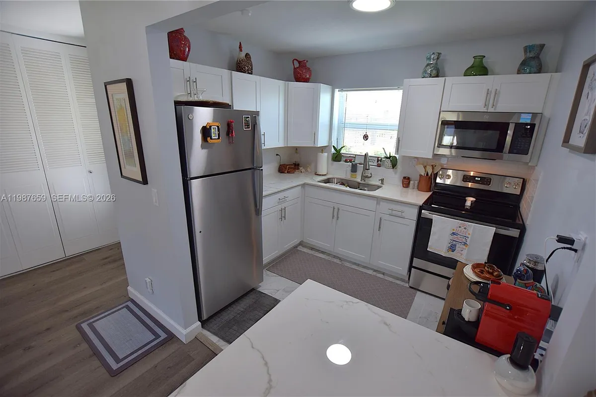 2572 E Emory Dr # F, West Palm Beach FL 33415