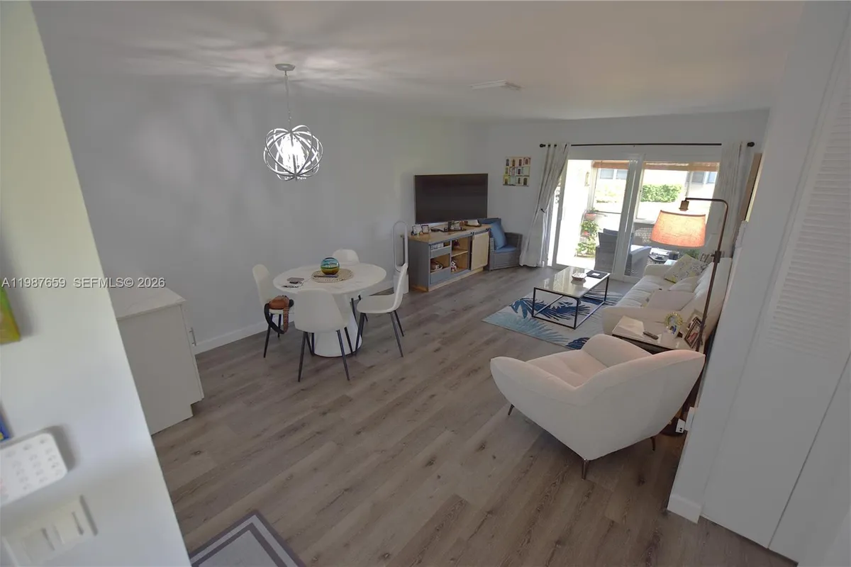 2572 E Emory Dr # F, West Palm Beach FL 33415