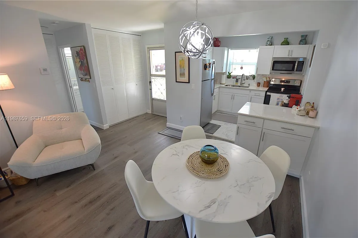 2572 E Emory Dr # F, West Palm Beach FL 33415