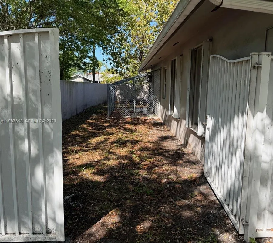 1220 SW 103rd Ct, Miami FL 33174