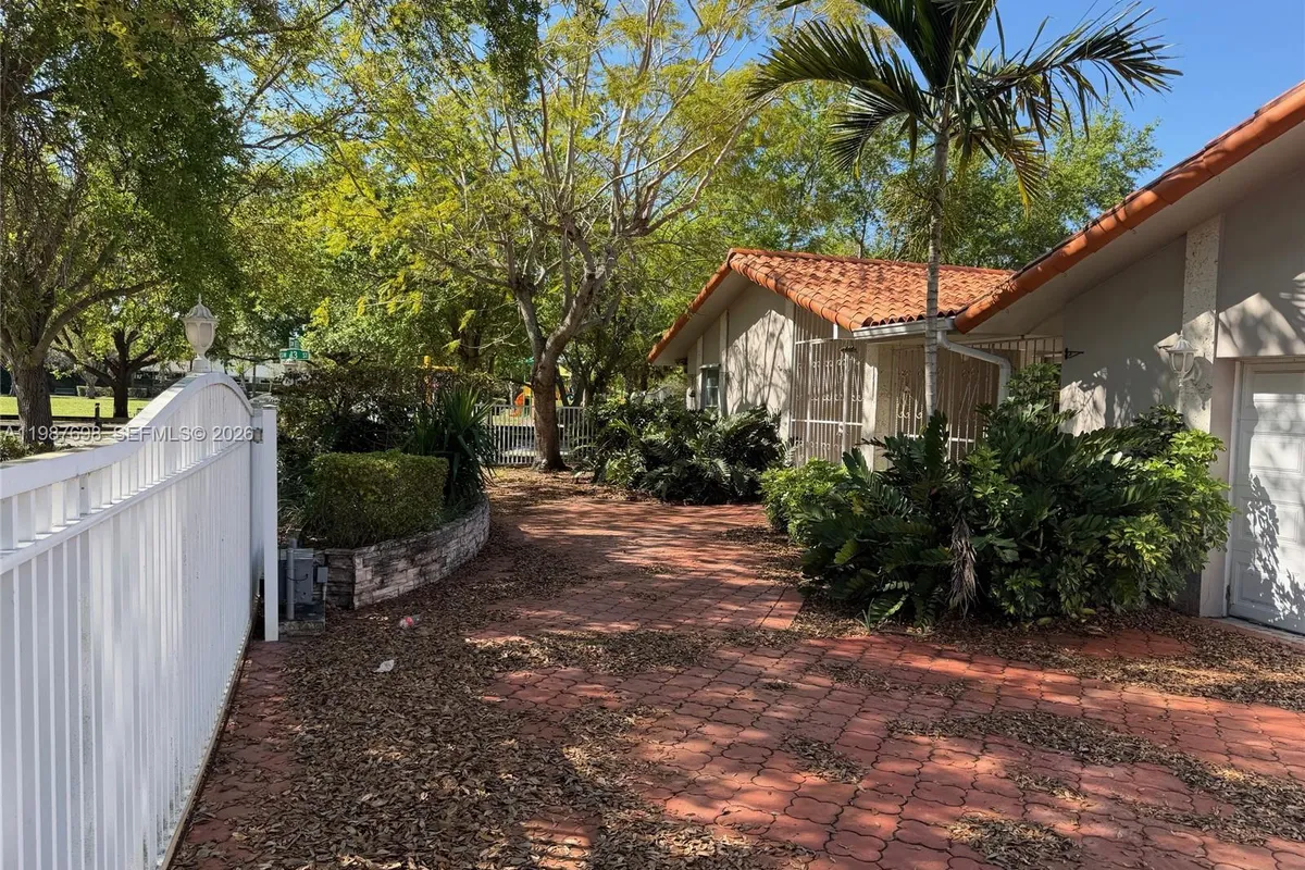 1220 SW 103rd Ct, Miami FL 33174