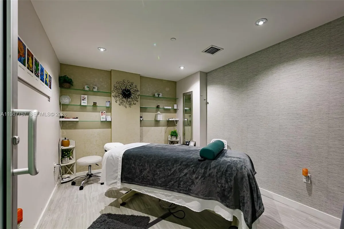 350 S Miami Avenue, Miami FL 33130